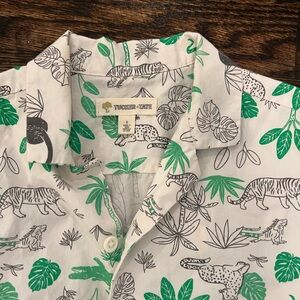 Tucker and Take boys size 6 safari button-down short sleeve
